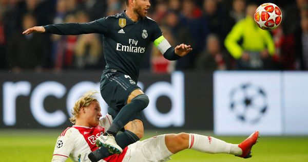 Foto: Sergio Ramos vio la amarilla en los minutos final del Ajax-Real Madrid. (Reuters)