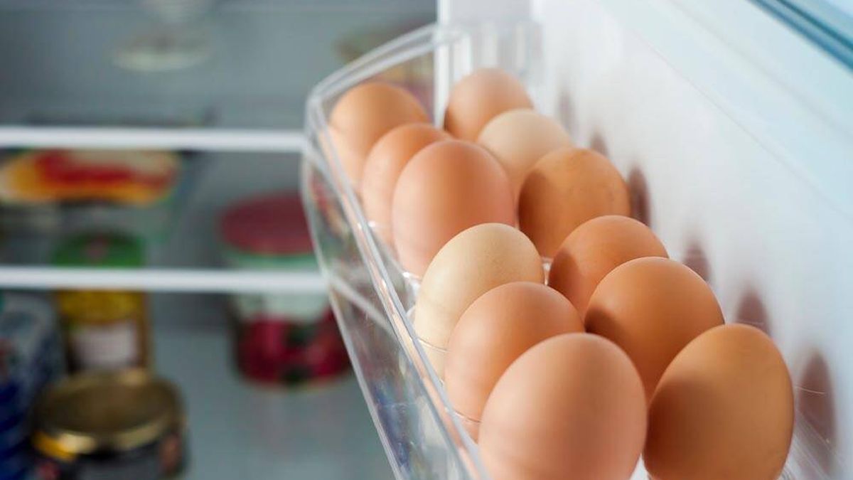 Por qué no debes guardar los huevos en la puerta de la nevera (y cómo hacerlo bien)