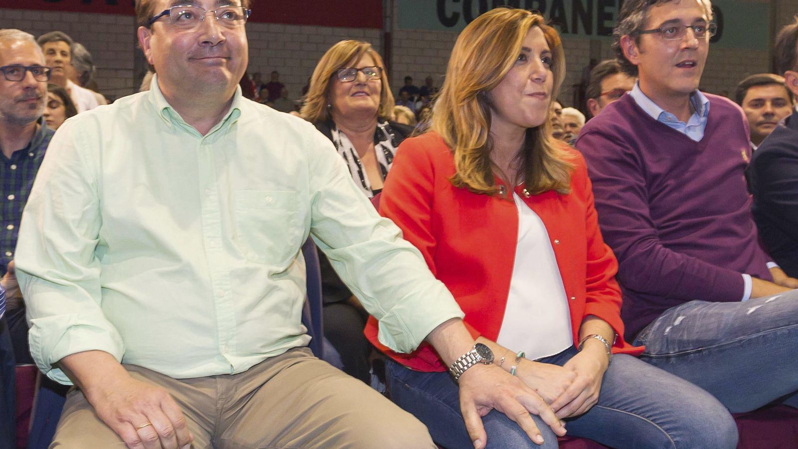 Foto: Los presidentes de Extremadura, Guillermo Fernández Vara; de la Junta de Andalucía, Susana Díaz, y el socialista Eduardo Madina. (EFE)