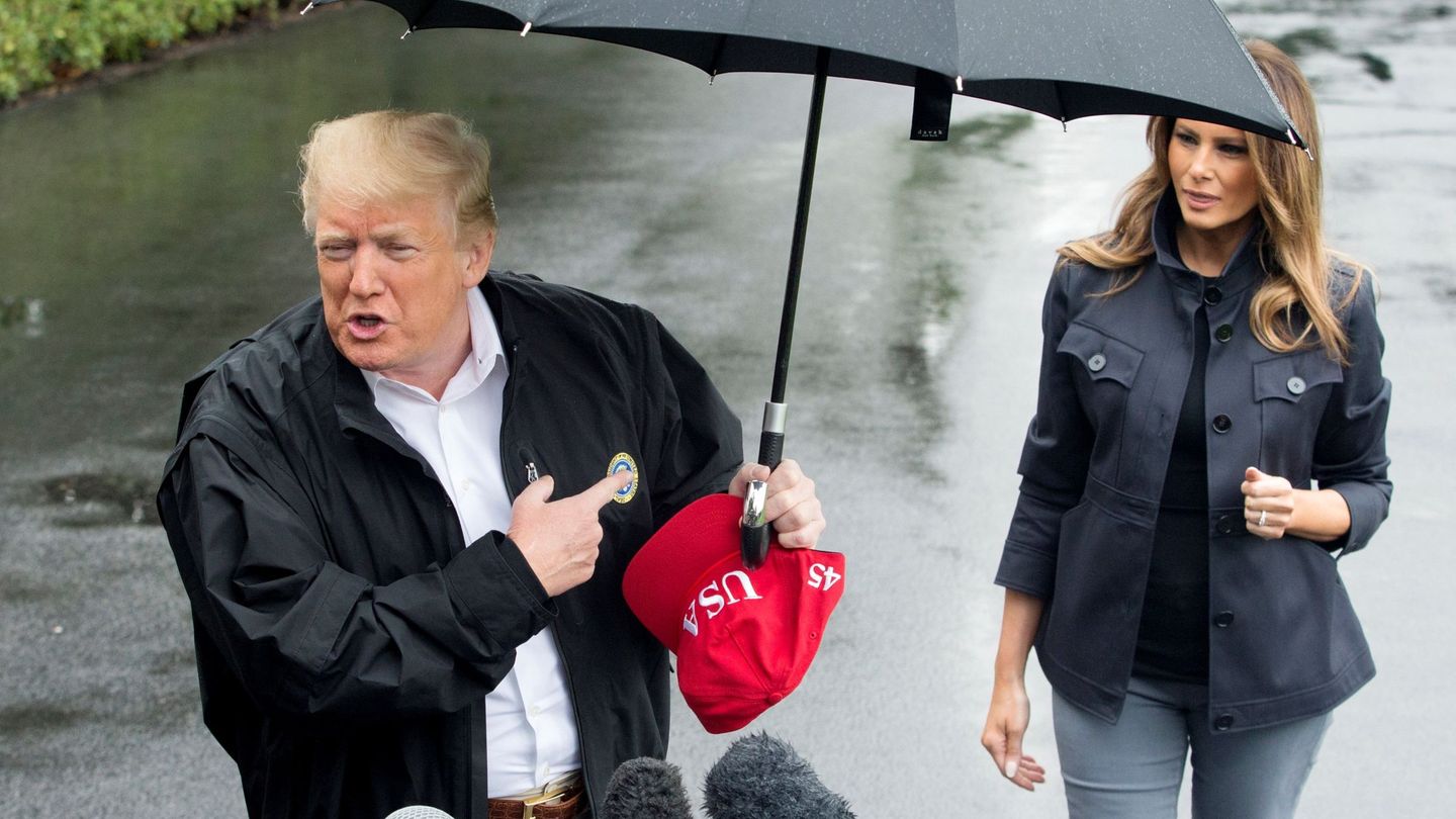 Trump y Melania visitan los estados afectados por el paso del huracán Michael, en 2018. (EFE)