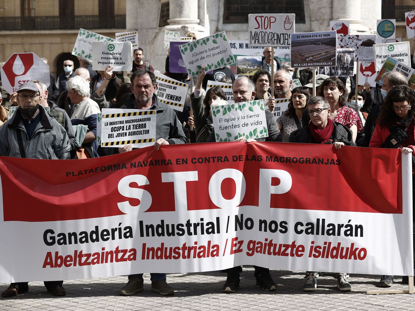 Protesta contra la ganadería industrial en Pamplona (EFE J.Diges)