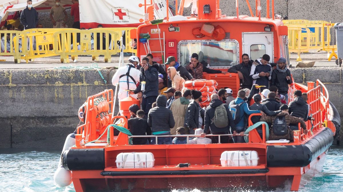 Noviembre marca récord de llegadas de migrantes a Canarias en un mes: 8.157