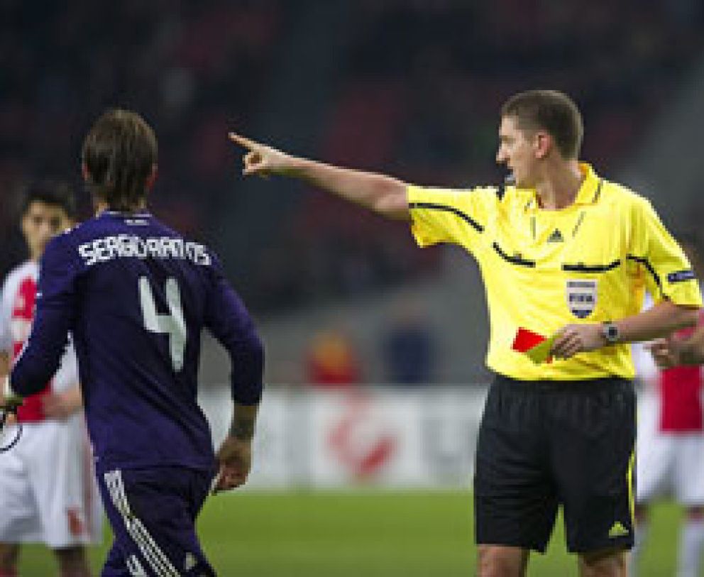 Foto: La UEFA espera al acta para decidir si investiga las rojas a Ramos y Xabi