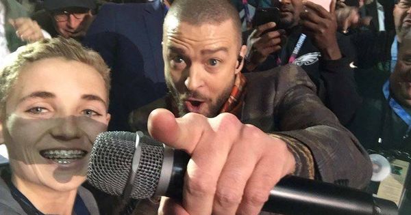 Foto: Justin Timberlake y el niño que le robó el protagonismo en la Super Bowl. (Twitter)