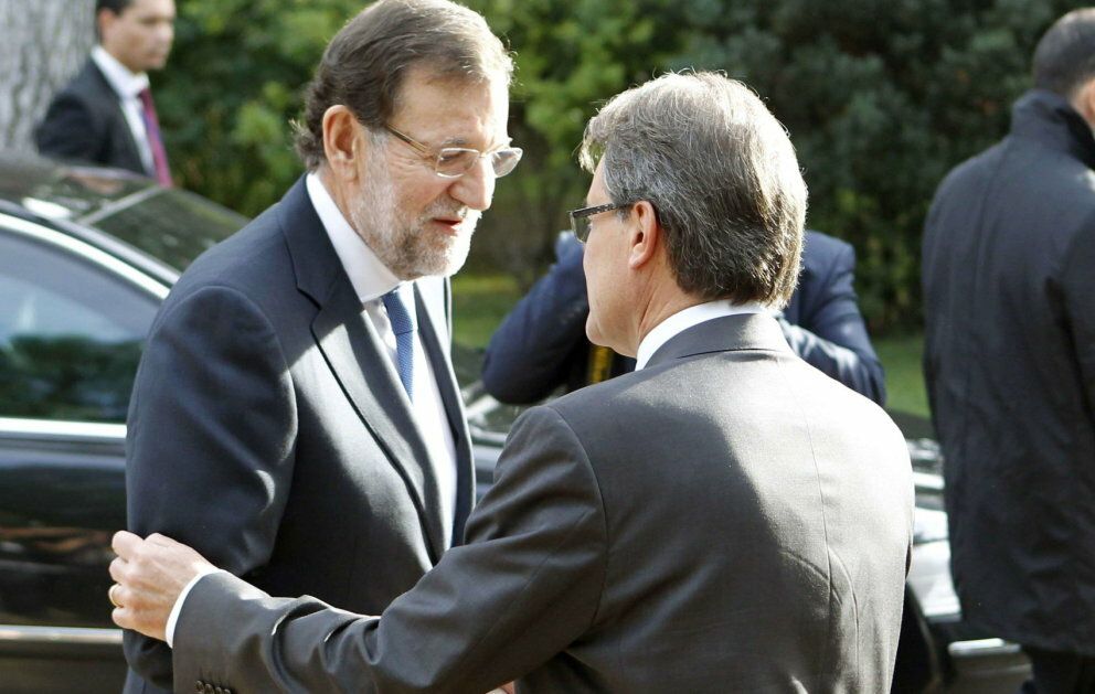 Artur Mas recibe a Marinao Rajoy en el  Foro Mediterraneo. (EFE)