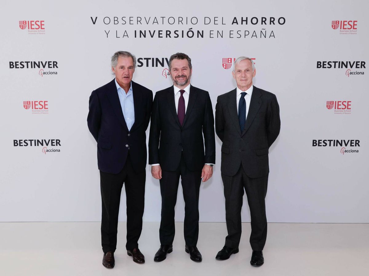 Foto: José Manuel Entrecanales, presidente de Acciona; Rodrigo Buenaventura, presidente de la CNMV; y Enrique Pérez-Plá, CEO de Bestinver. (Cedida)