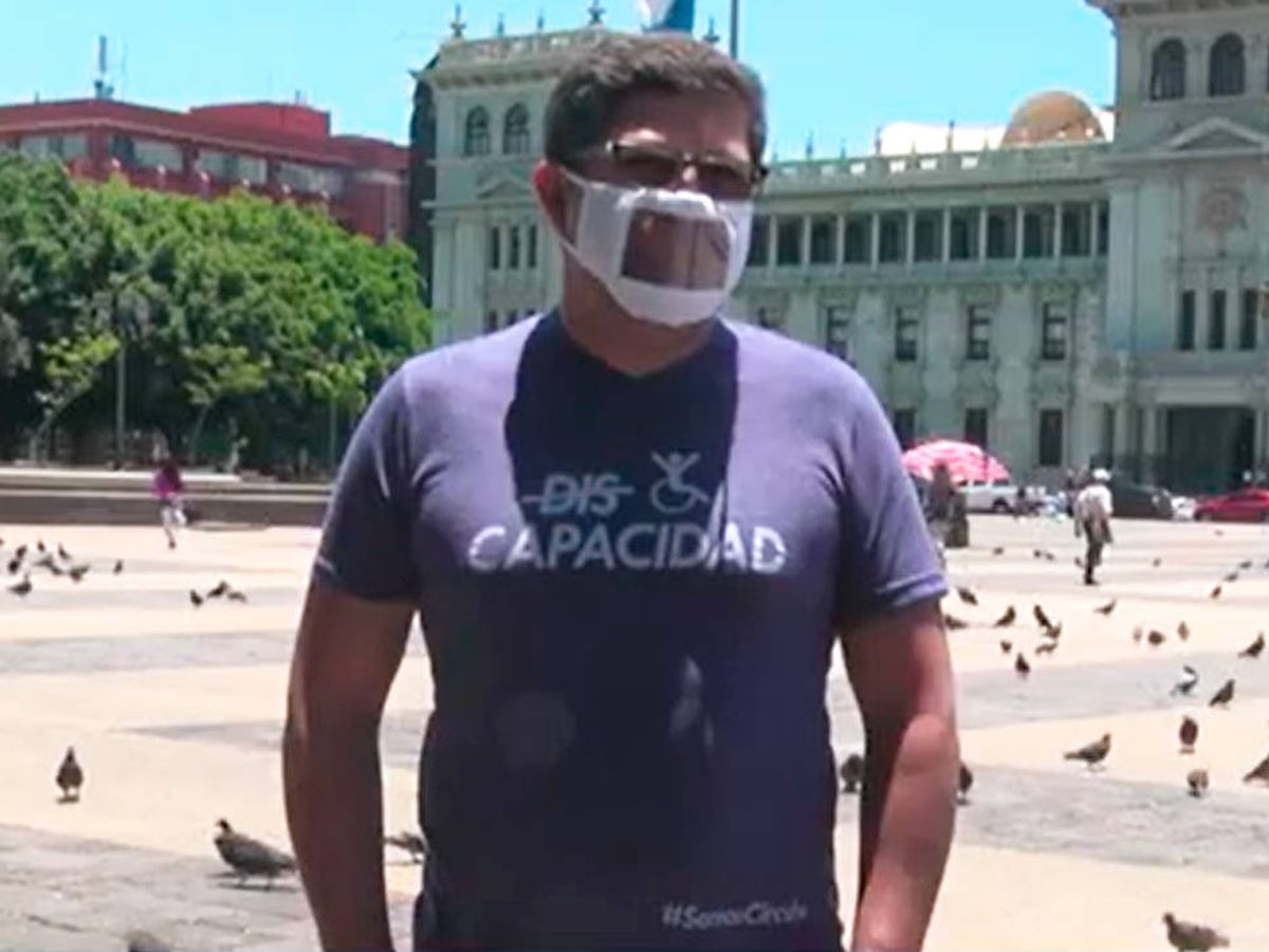 Foto: Las mascarillas inclusivas ayudarán a las personas sordas a leer los labios a su interlocutor (Foto: YouTube)