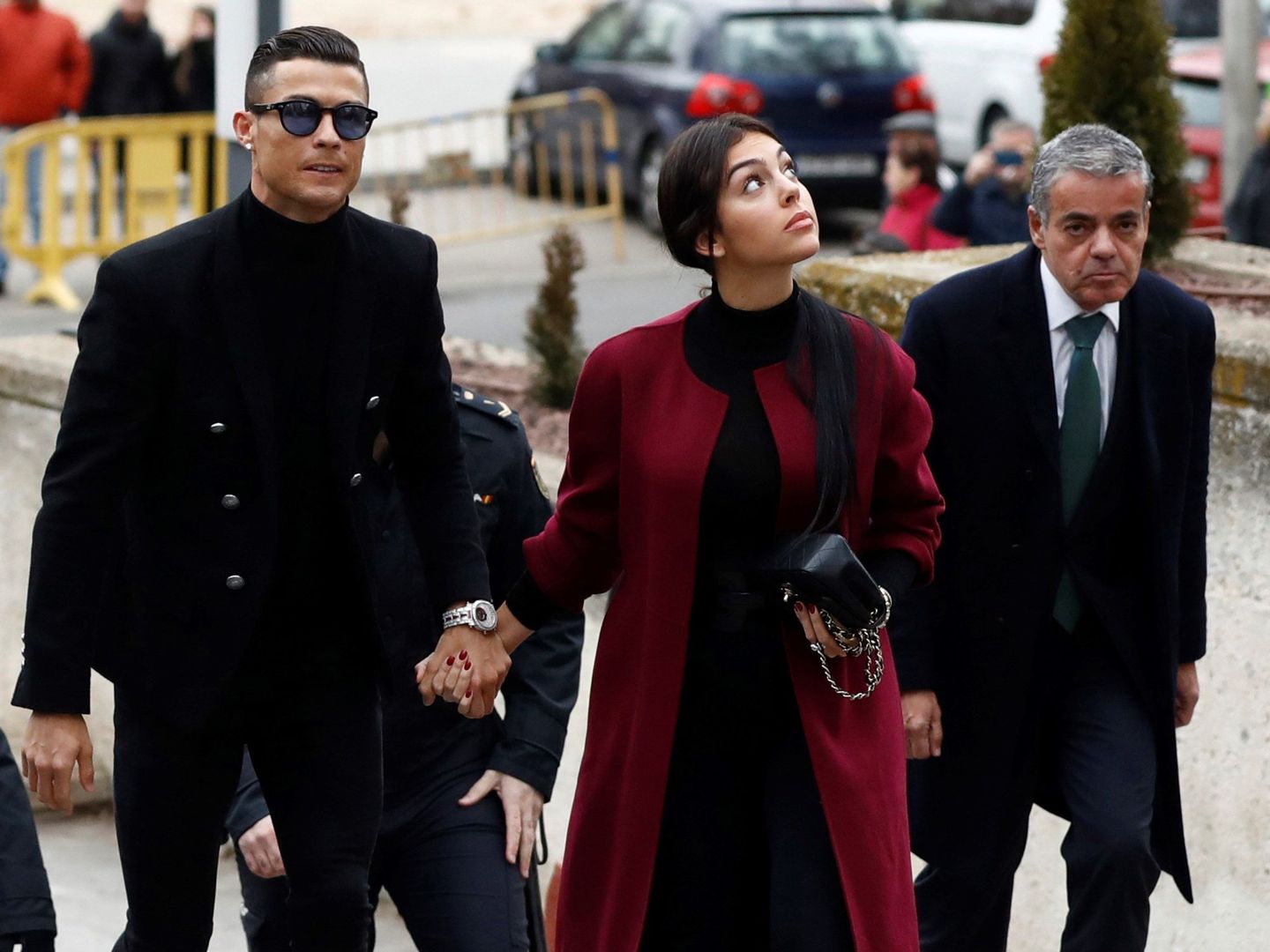Cristiano, a su llegada a la Audiencia Provincial junto a su novia, Georgina Rodríguez. (EFE)