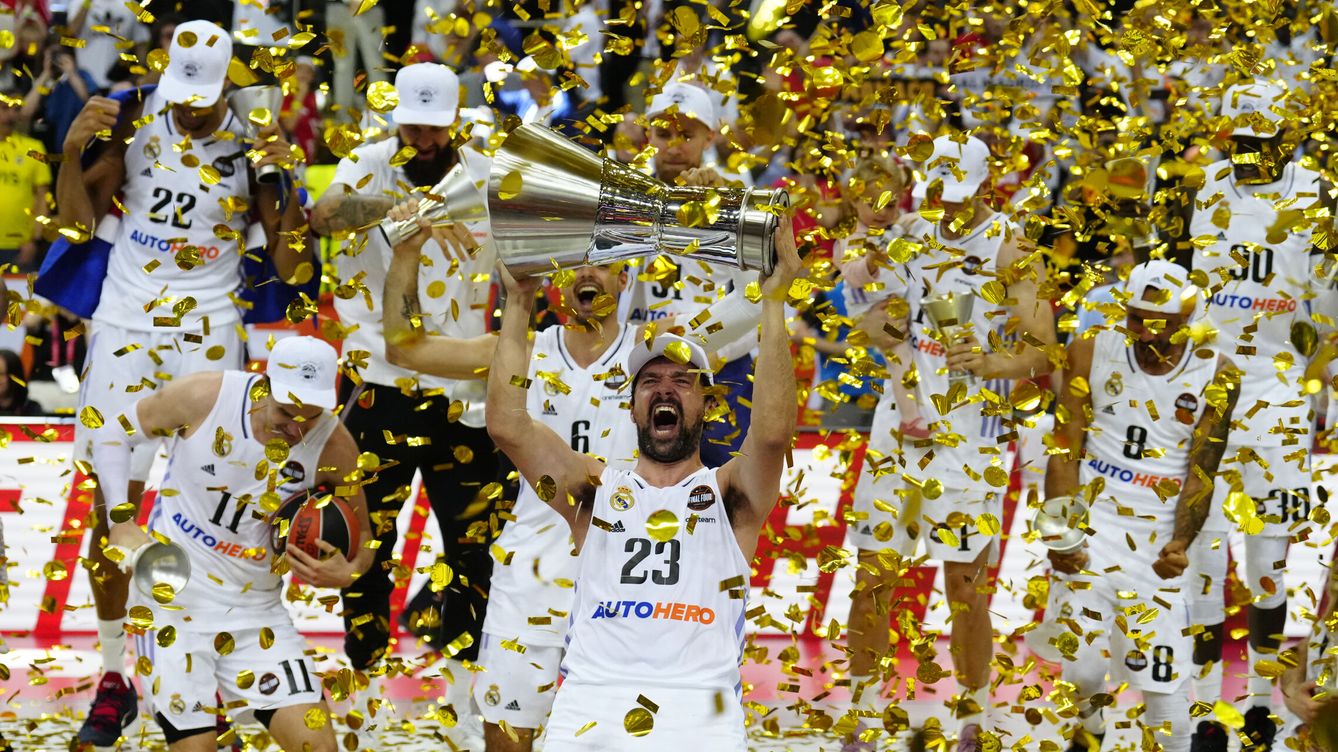 Foto: La celebración del campeón. (EFE/Enric Fontcuberta)