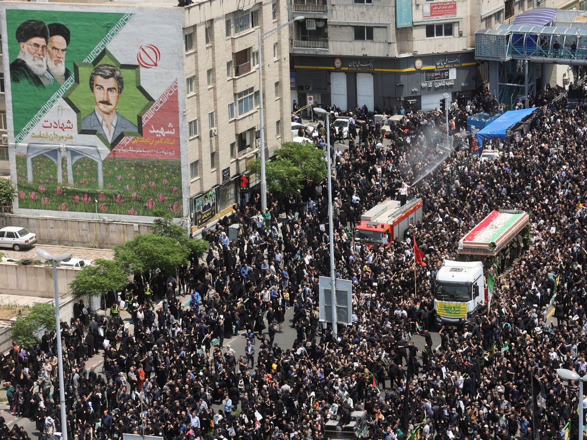 Foto: Las impactantes imágenes del funeral al presidente de Irán: así llora el país la muerte de Ebrahim Raisi (Majid Asgaripour/WANA)