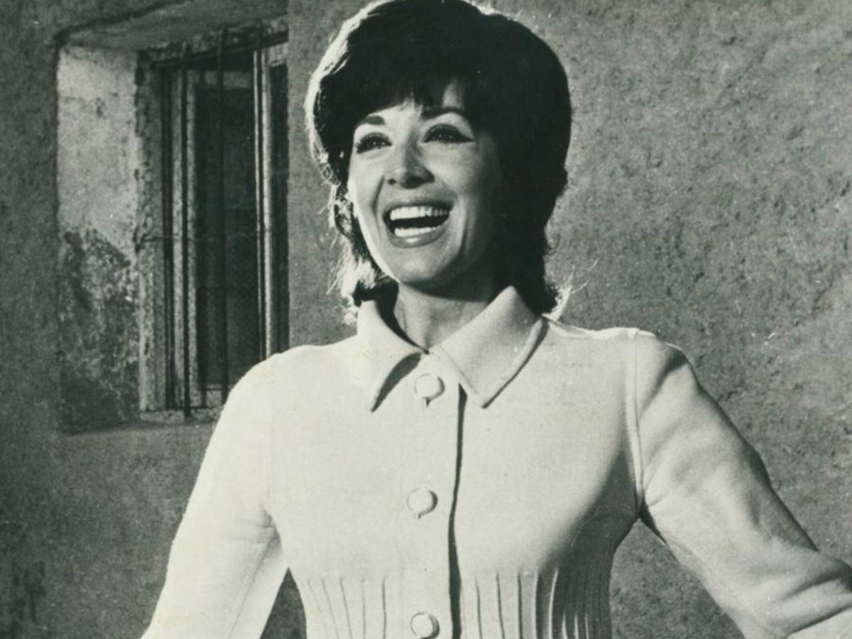 Foto: Concha Velasco, en un fotograma de la película 'Historias de la televisión', de 1965. (Hesperia Films/Pedro Masó)