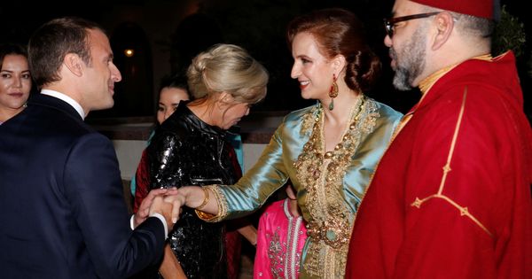 Foto: Mohamed VI y su mujer, la princesa Lalla Salma, reciben a Macron y su mujer en Rabat. (Reuters)