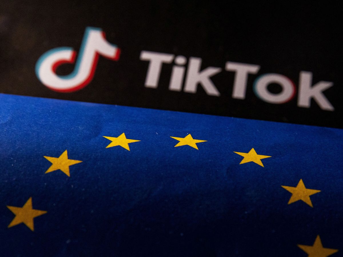 Foto: Ilustración de la bandera de la UE y TikTok. (Reuters/Dado Ruvic)