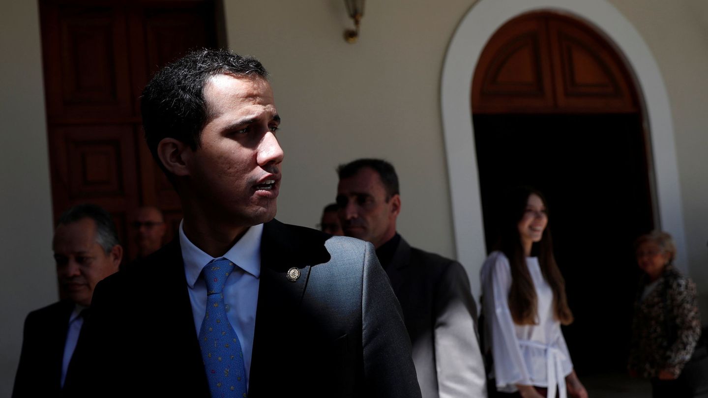 Juan Guaidó a su llegada a una sesión de la Asamblea Nacional, en Caracas. (Reuters) 