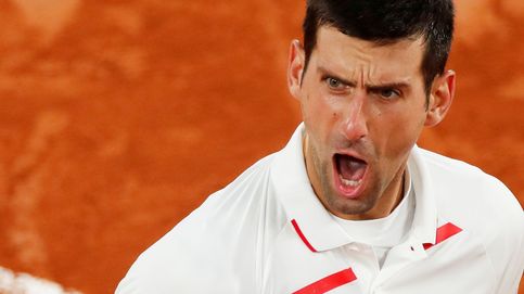 Djokovic se duele del cuello durante una hora y arrasa después a Carreño en cuatro ‘sets’