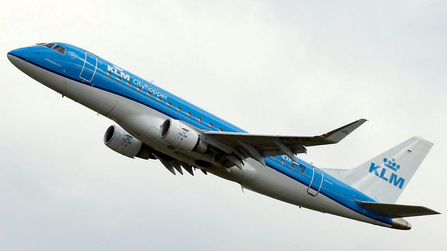 Air France-KLM es el grupo resultante de la fusión entre la francesa Air France y la holandesa KLM. (Reuters)