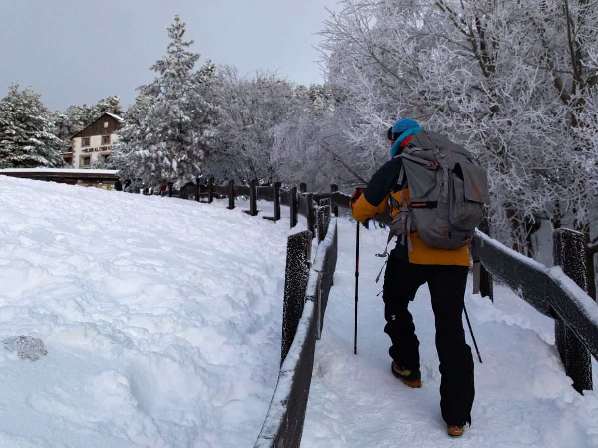 Foto: "Nunca solo": la Guardia Civil lanza esta advertencia a los que van de excursión a la montaña | Bastante / Europa Press