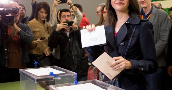 Foto: Inés arrimadas ejerce su derecho al voto