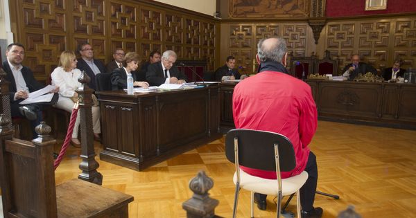 Foto: La Audiencia Provincial de Zamora acoge la primera jornada del juicio con jurado popular contra un exjefe del servicio territorial de Industria de la Junta en Zamora y otros cuatro acusados. (EFE)