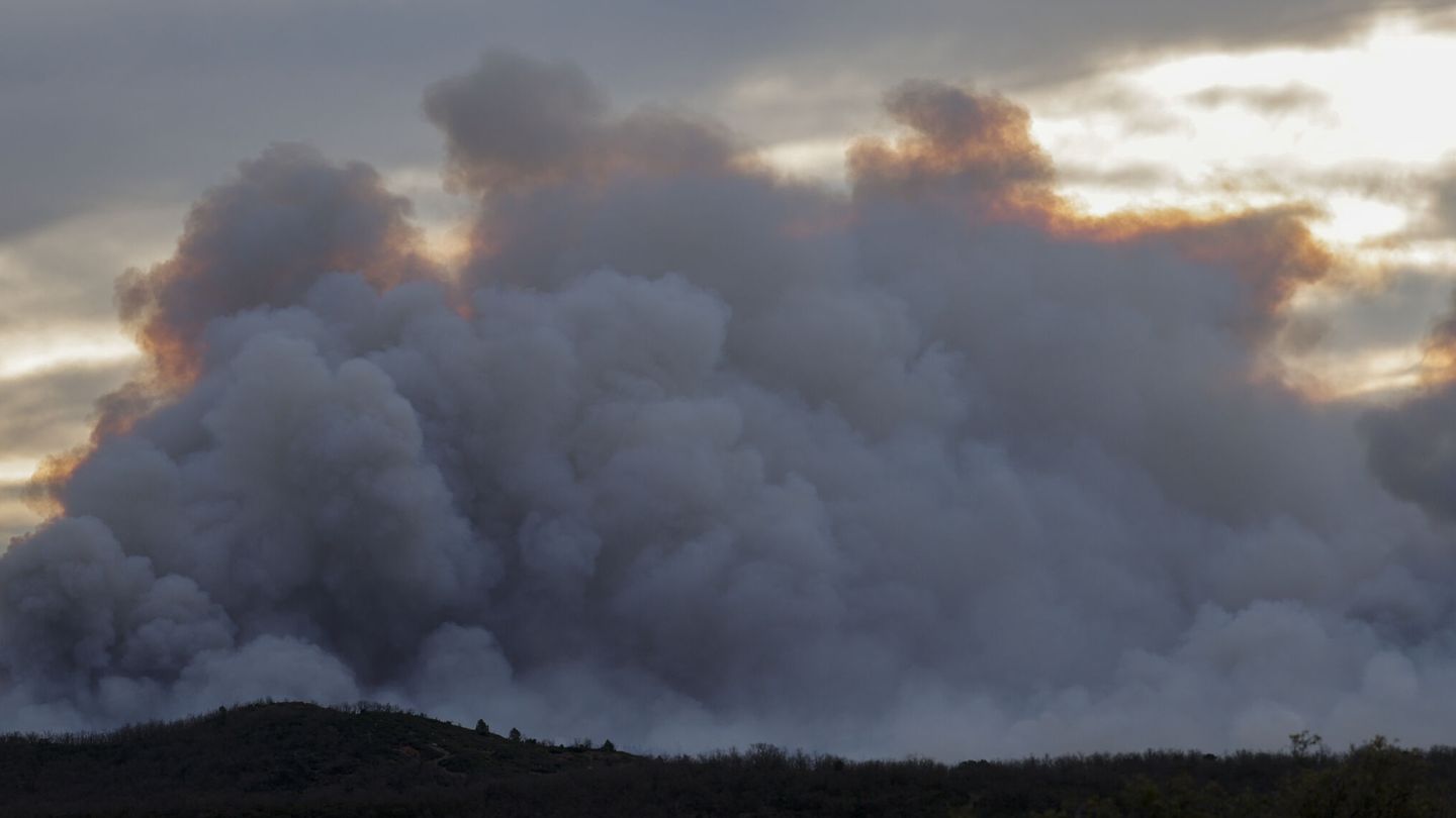 España se enfrenta a incendios cada vez más virulentos. (EFE/M.Bruque)