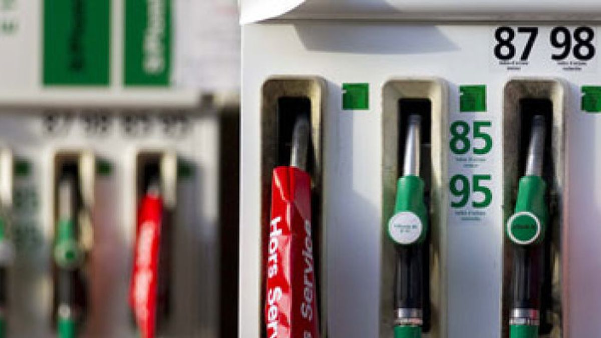 La gasolina y el gasóleo rompen su tendencia bajista y repuntan un 1,7% esta semana