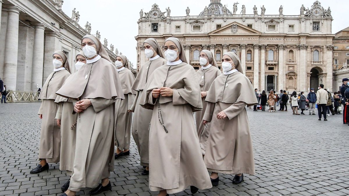 El papa abre una "maratón de rezos" en todo el mundo por el fin de la pandemia