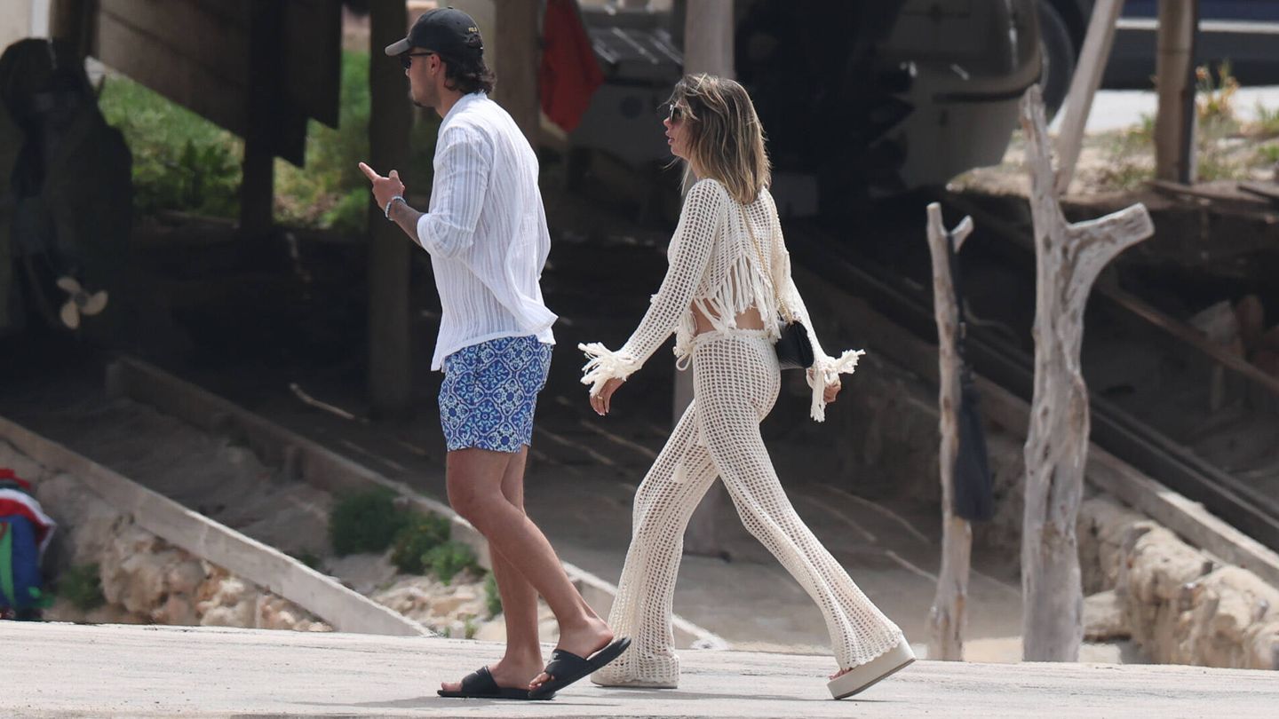 Carlo Costanzia y Alejandra Rubio, pillados en Ibiza tras su exclusiva. (Gtres)
