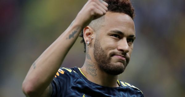 Foto: Neymar hace un gesto a la grada durante un partido con la Selección de Brasil. (Reuters)