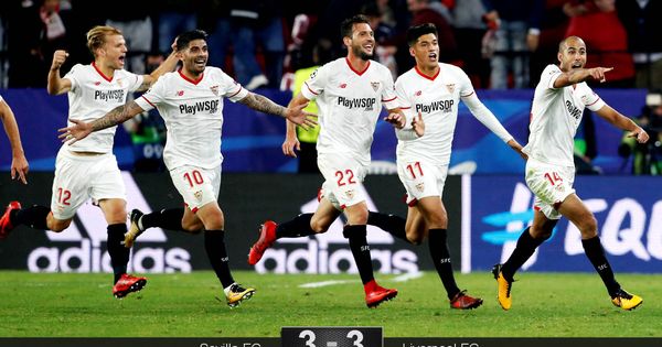 Foto: Jugadores del Sevilla celebran el gol de Pizarro que supuso el empate. (Reuters)