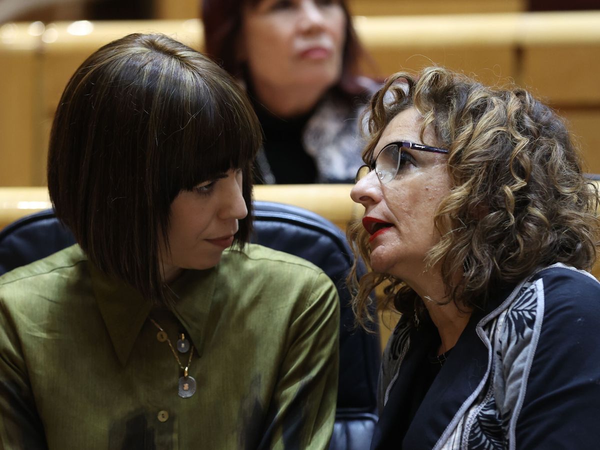 Foto: Las ministras de Hacienda, María Jesús Montero (d), y Ciencia, Diana Morant. (EFE/Huesca)