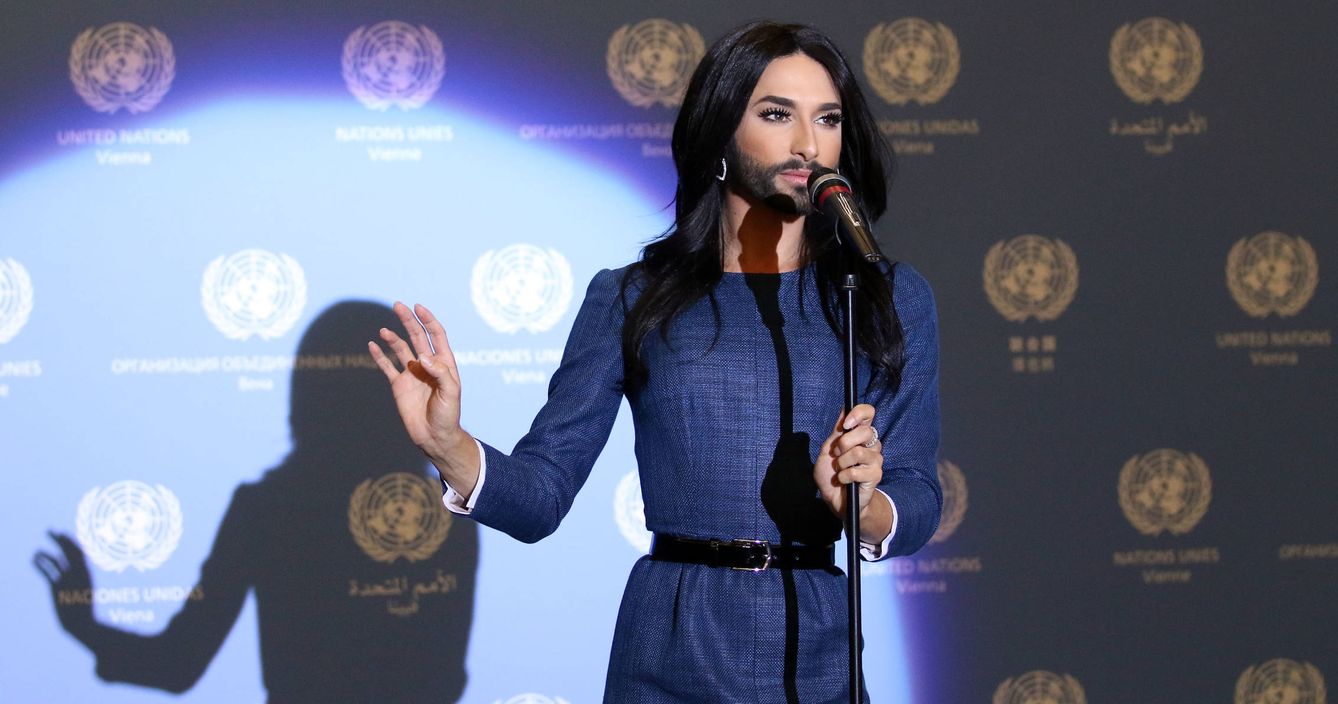La cantante Conchita Wurst durante su visita al secretario general de Naciones Unidas en Viena. (Gtres) 
