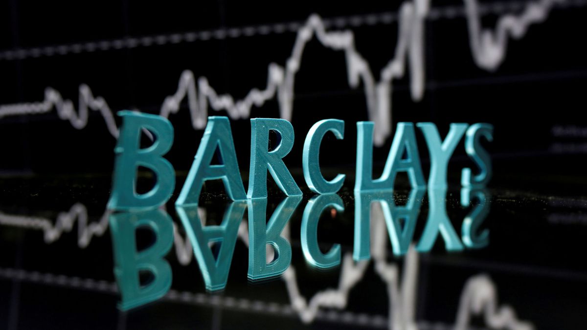Barclays vende su deuda de DIA y deja el futuro en las únicas manos del Santander