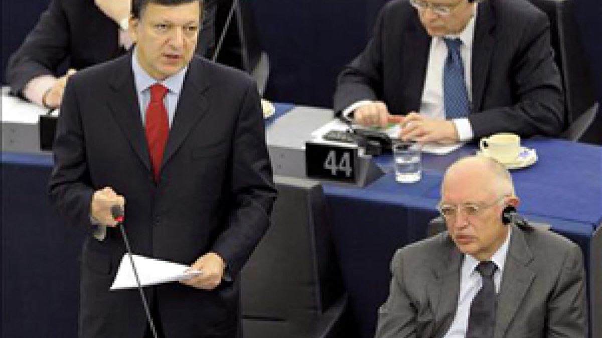 Bruselas pide a España que detalle las medidas contra el déficit y reforme las pensiones