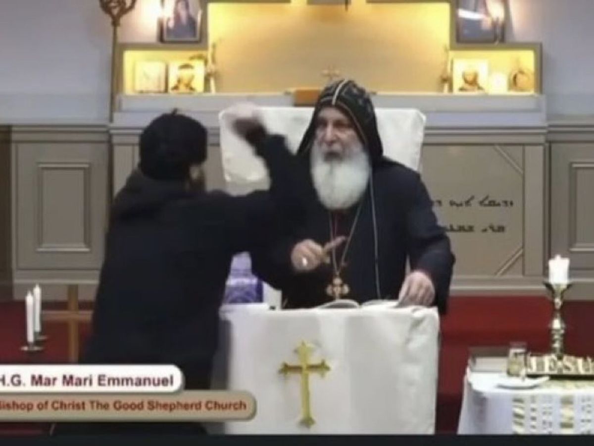Foto: Momento en el que una persona apuñala al sacerdote. (EFE/Christ The Good Shepherd Church)