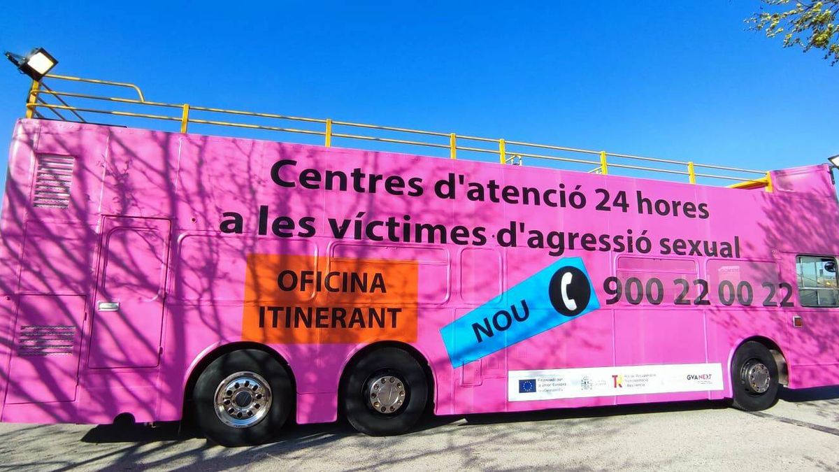 Valencia refuerza la seguridad en Fallas con un autobús contra las agresiones sexuales