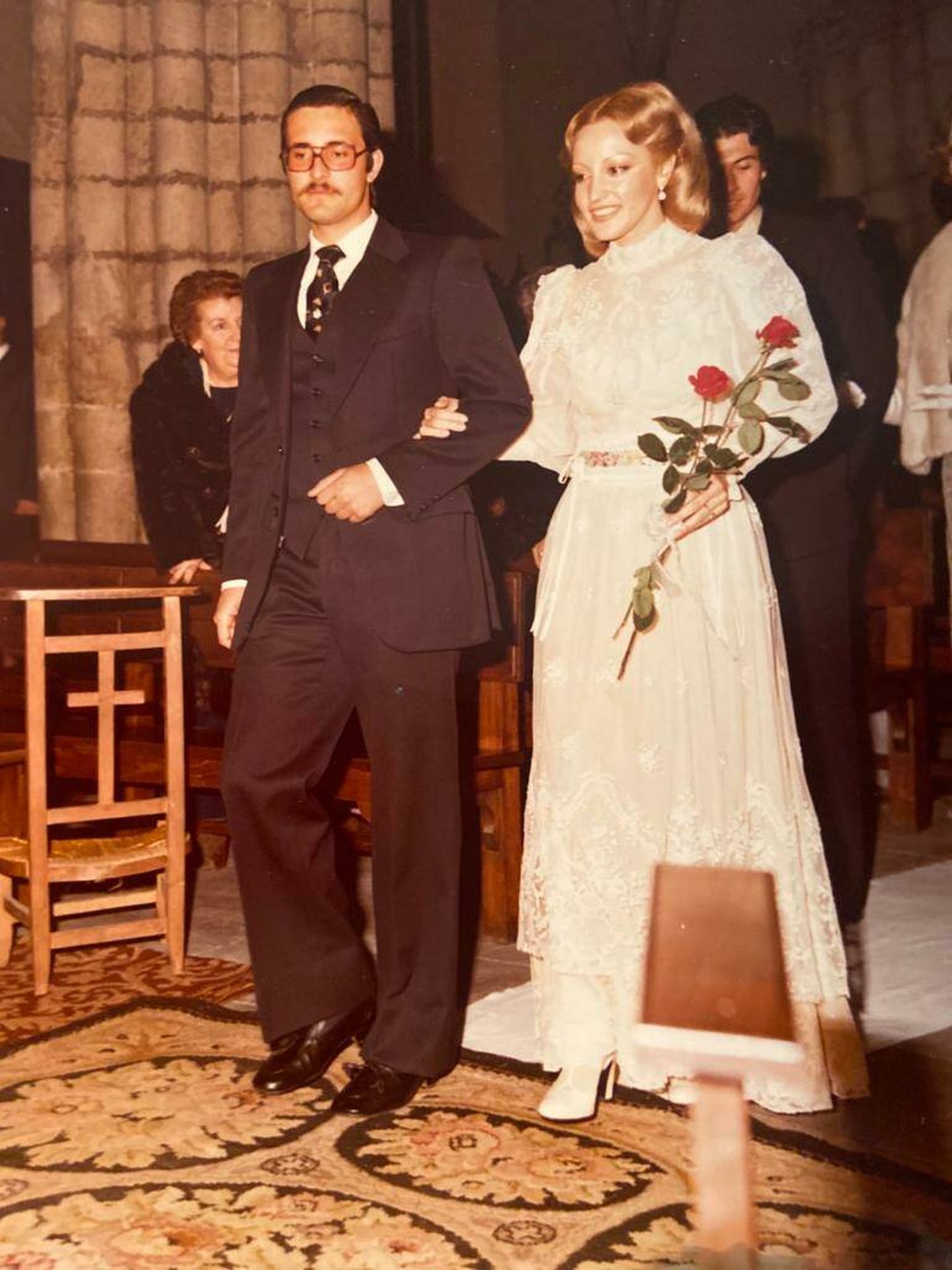 Carmen Lomana y su padrino, el día de su boda. (Cortesía)