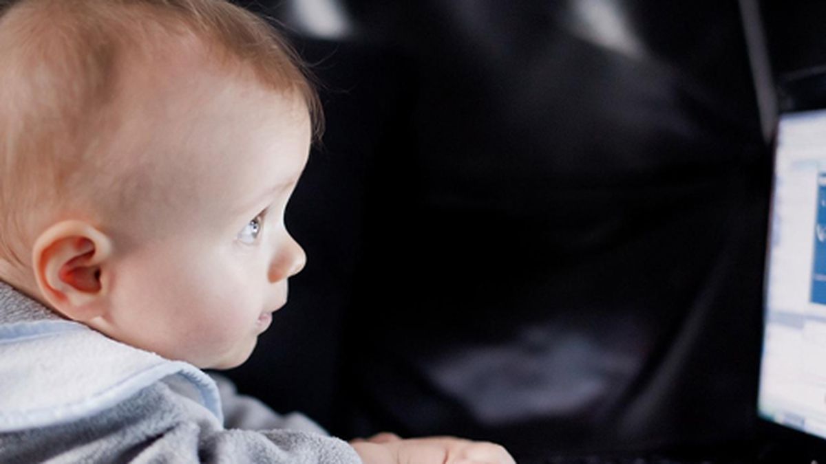 Aplicaciones para que dejes de inundar Facebook con 'fotos bebé'