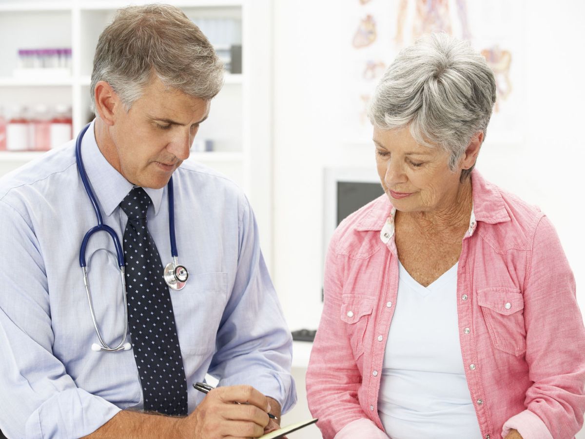 Foto: Los médicos no cuentan con un protocolo claro para tratar la menopausia. (iStock)