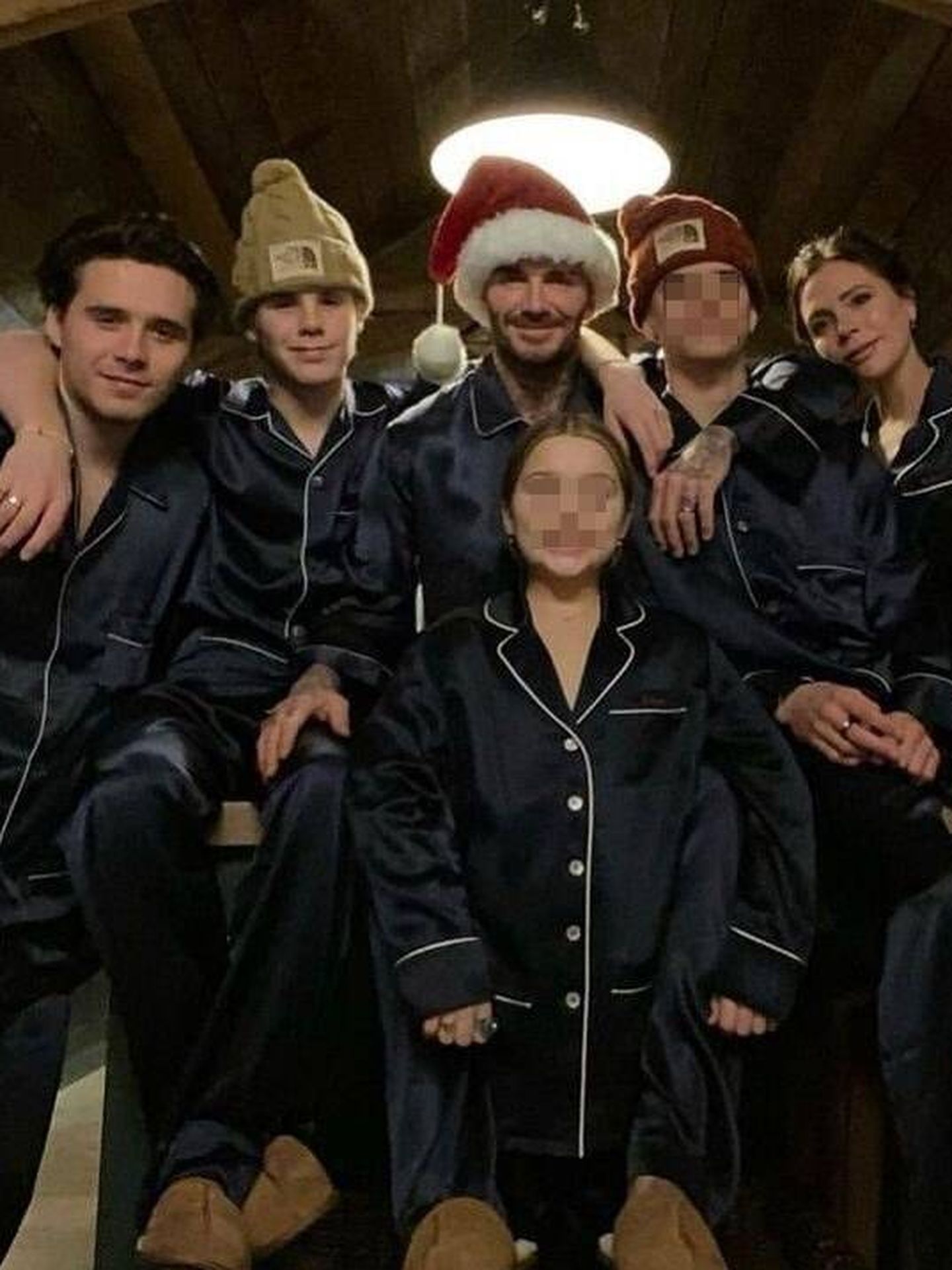 David y Victoria Beckham, con sus hijos. (Instagram @davidbeckham)