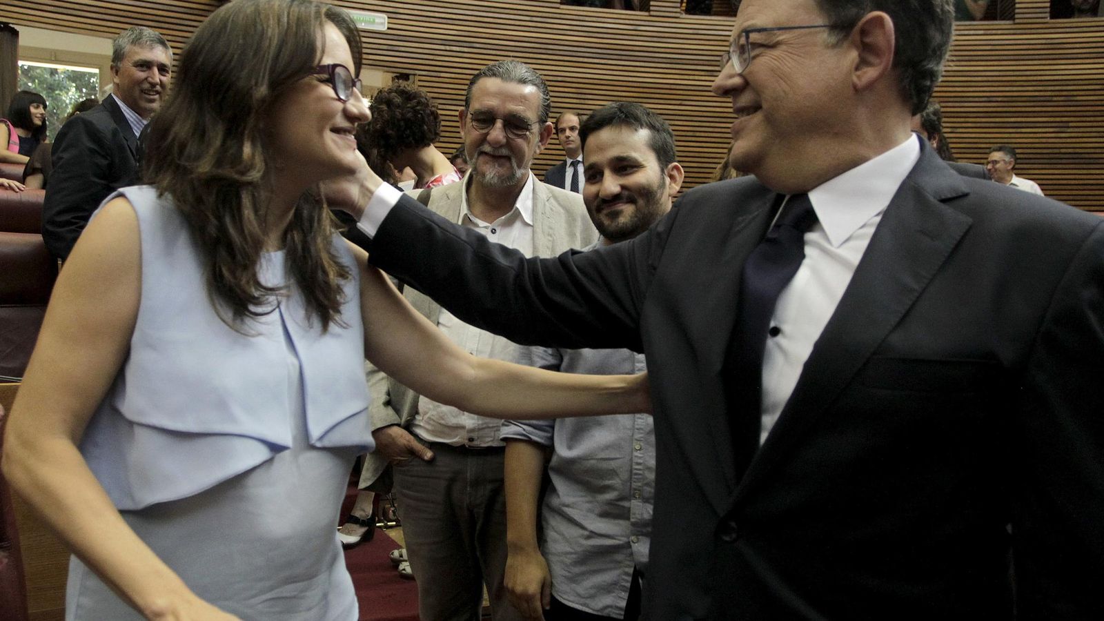 Foto: Ximo Puig, presidente de la Comunidad Valenciana, junto a la vicepresidenta Mònica Oltra. (Reuters)