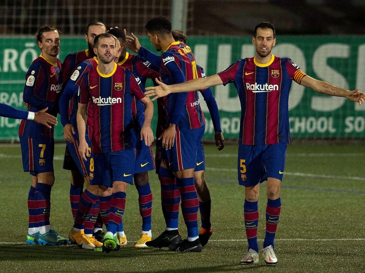 Foto: Los jugadores del Barça celebran el gol de Dembélé. (Efe)