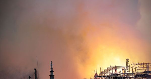 Foto: Incendio en la catedral de Notre-Dame de París. (EPA)