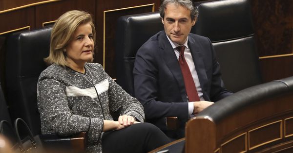 Foto: La ministra de Empleo, Fátima Báñez, junto al ministro de Fomento, Íñigo de la Serna. (EFE)
