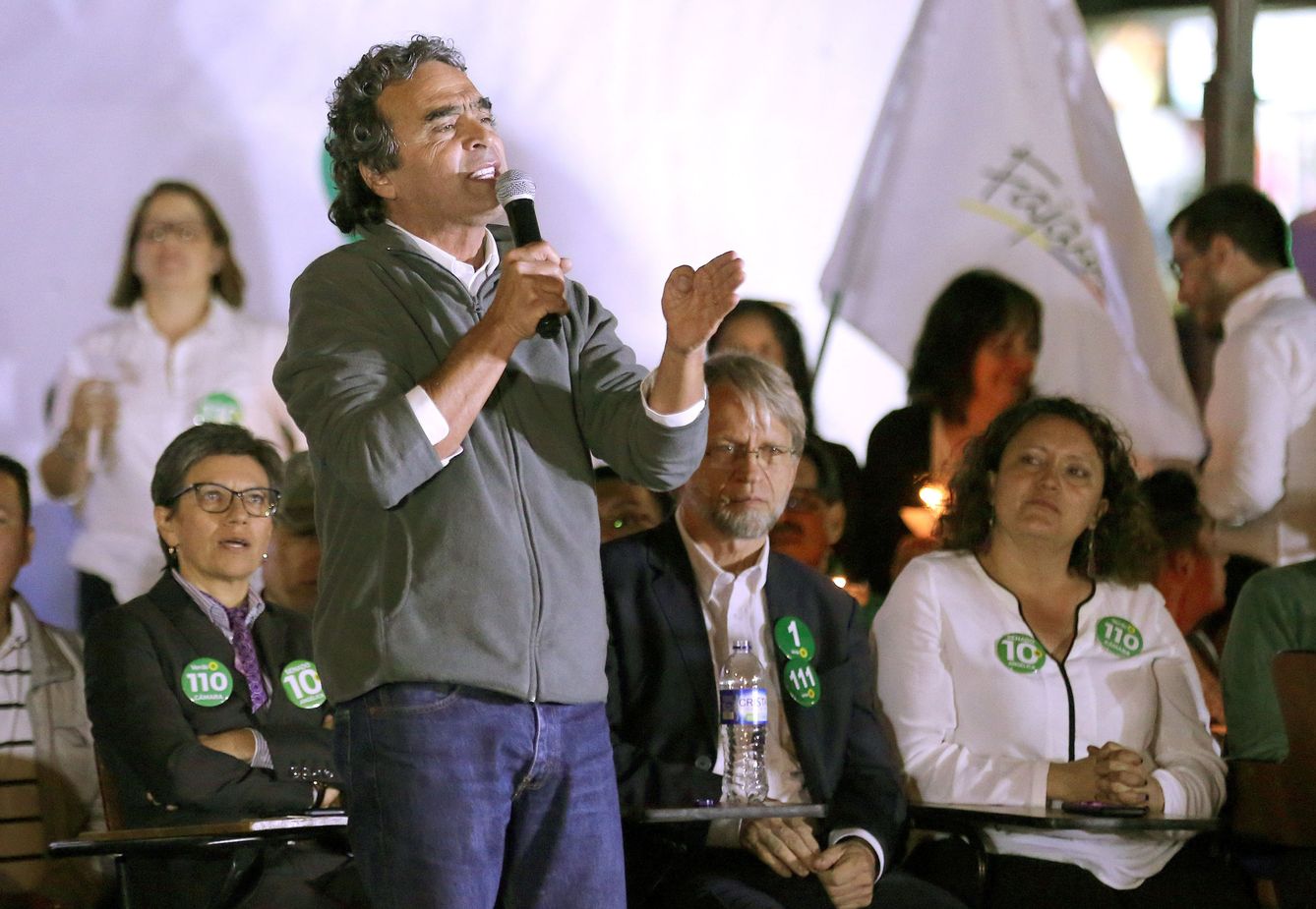 Sergio Fajardo, el otro candidato apoyado por el Polo Democrático, habla durante la presentación de los candidatos parlamentarios de su plataforma electoral en Bogotá. (EFE)