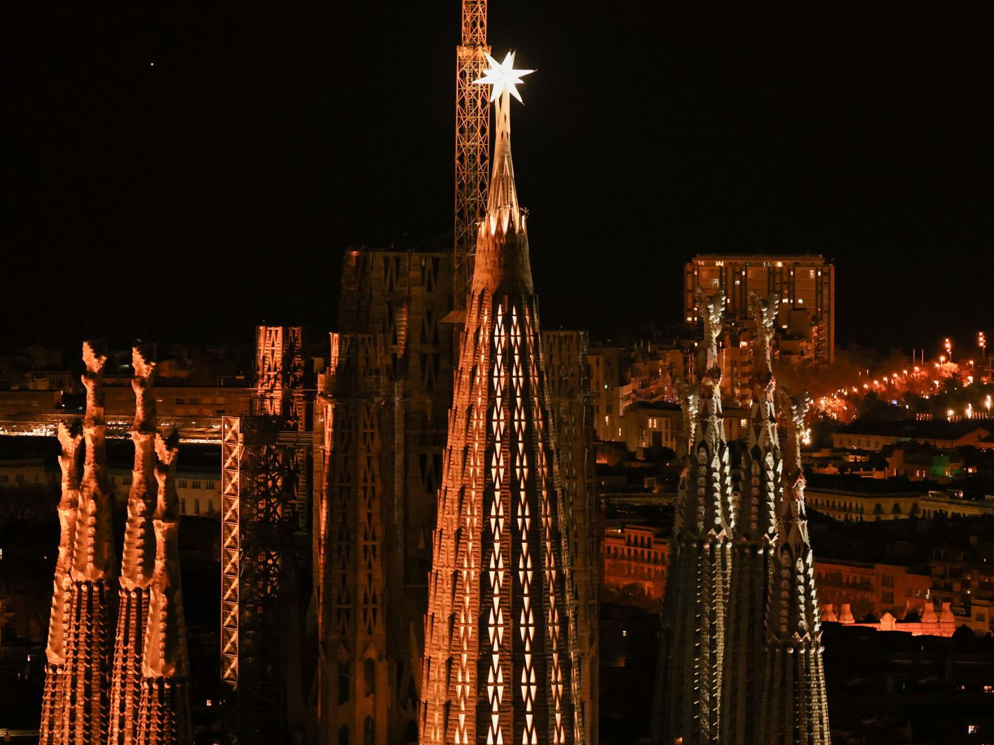 La Sagrada Familia Iluminada (Reuters)