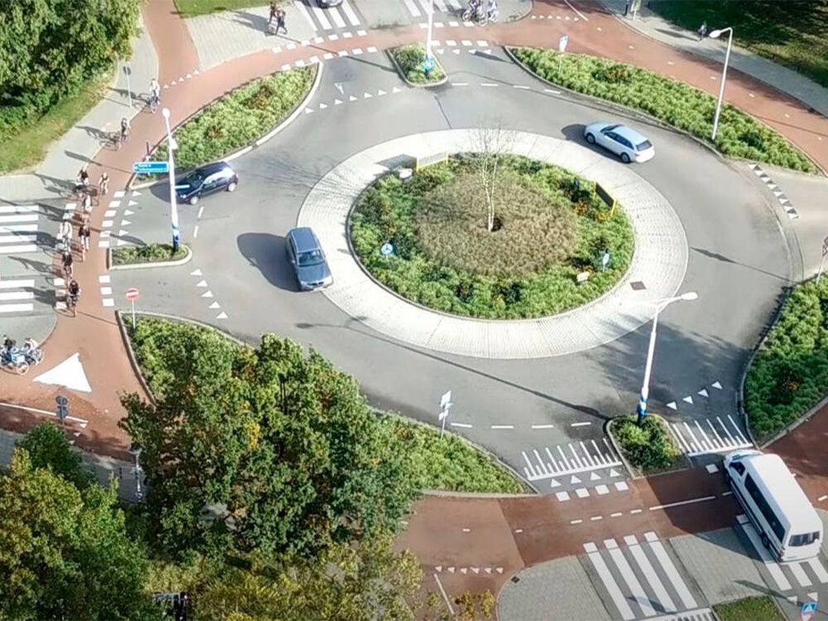 Foto: Las rotondas holandesas llegan a España para dar prioridad a los ciclistas (Youtube/Frank Van Caspel)