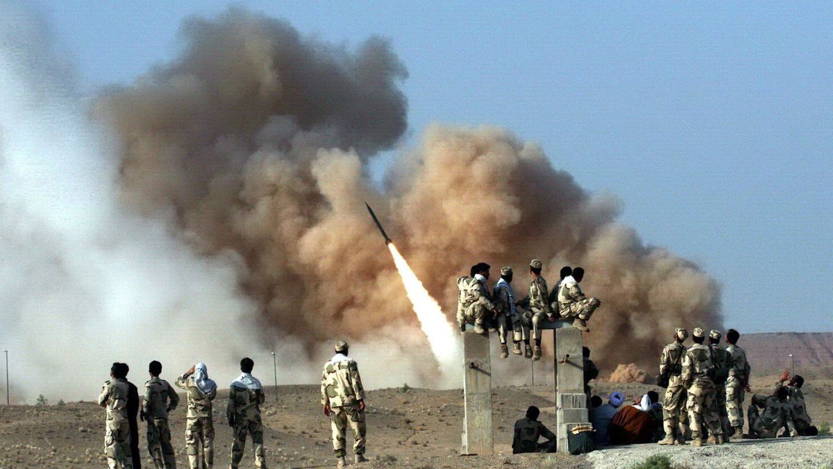 Irán devuelve el golpe y lanza misiles contra dos bases en Irak con tropas de EEUU