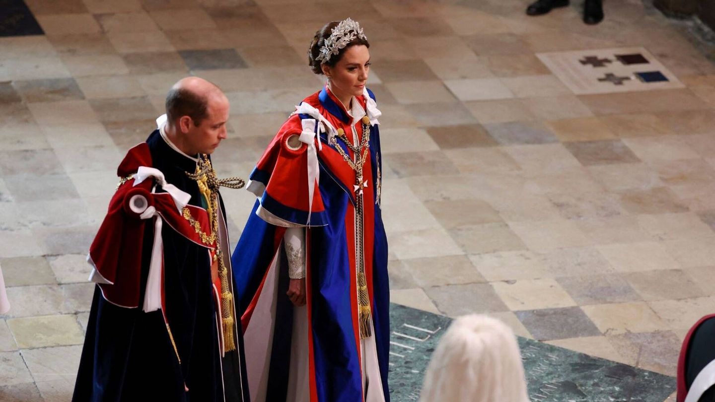 Los príncipes de Gales, a su llegada a la abadía de Westminster. (Reuters)