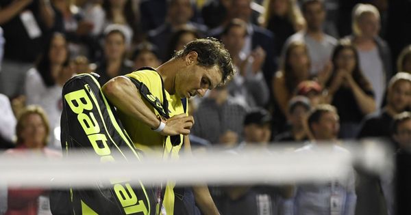 Foto: Nadal tras perder el partido contra Shapalov en Montreal. (Reuters)