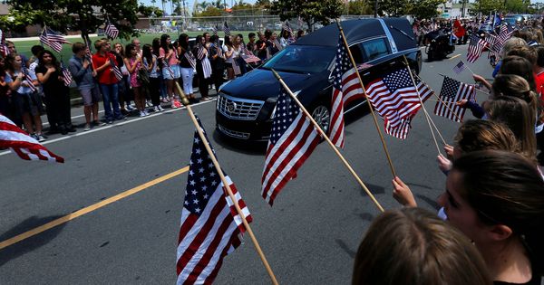 Foto: Funeral por Charles H. Keating, miembro de los Navy Seals, en Conorado, California. (Reuters)